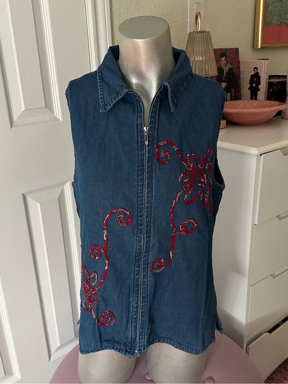 Bobbie Brooks Blue Denim Red Floral Embroidered Patter Zip-Up Vest